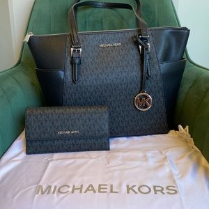 Michael Kors jet set tote black and silver Signature logo and matching wallet